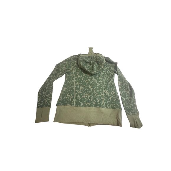 🪖 Cabi Green Camo Print Zip Hoodie - Size S | Cozy & Stylish Streetwear - Picture 10 of 11